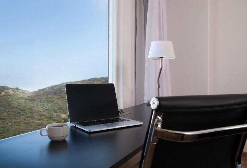 سوئیت جونیور با تخت بزرگ, Fiesta Inn Express Queretaro Constituyentes