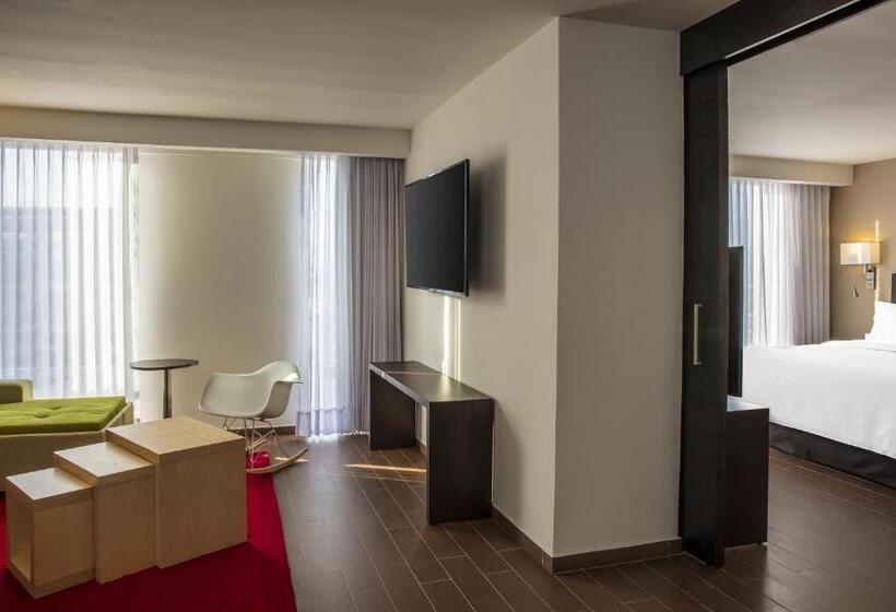 سوئیت جونیور با تخت بزرگ, Fiesta Inn Express Queretaro Constituyentes