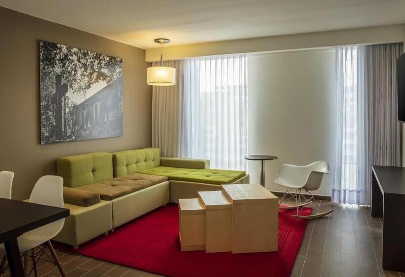 سوئیت جونیور با تخت بزرگ, Fiesta Inn Express Queretaro Constituyentes