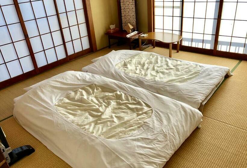 四人标准间, Hisayo S Inn