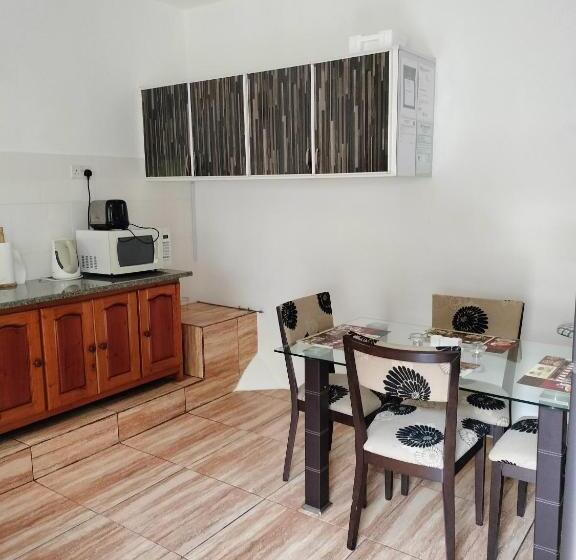 اتاق استاندارد با چشم‌انداز باغ, Loversnest Self Catering
