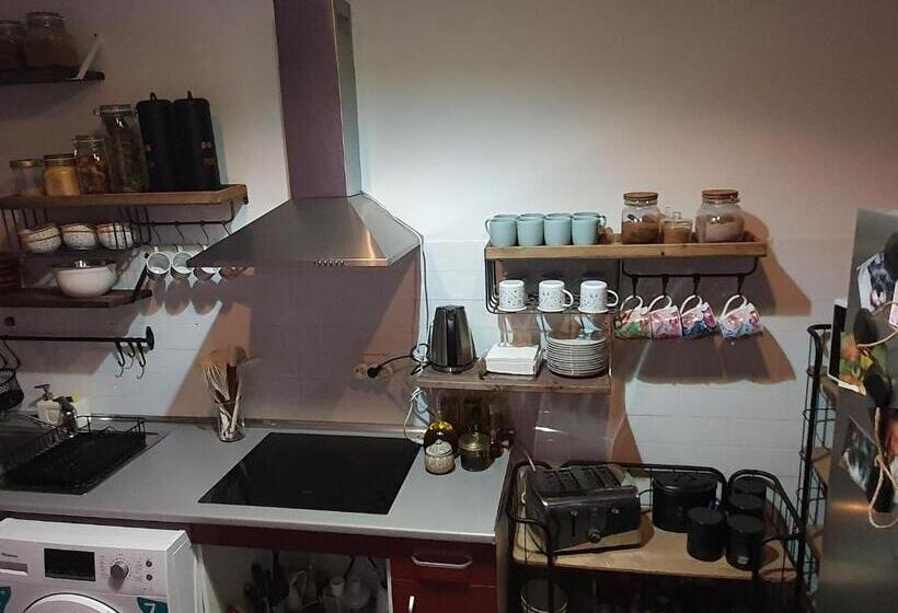 تختخواب در اتاق مشترک, Theplacetobe B&b