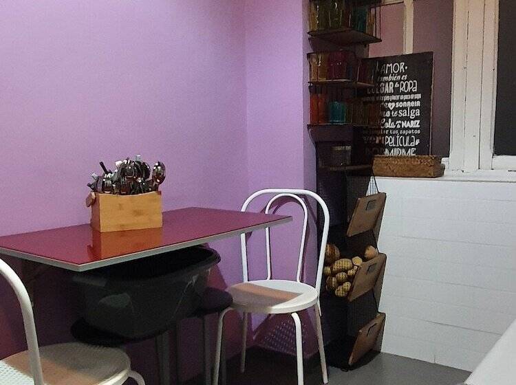 تختخواب در اتاق مشترک, Theplacetobe B&b