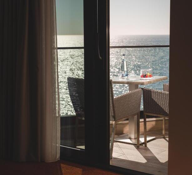 اتاق لوکس با بالکن و چشم‌انداز دریا, Kalamper Hotel & Spa