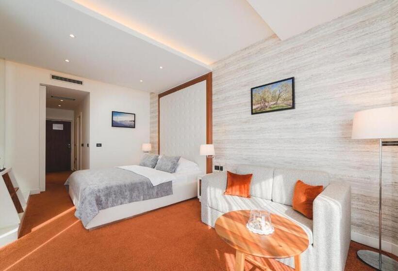 اتاق لوکس با بالکن و چشم‌انداز دریا, Kalamper Hotel & Spa