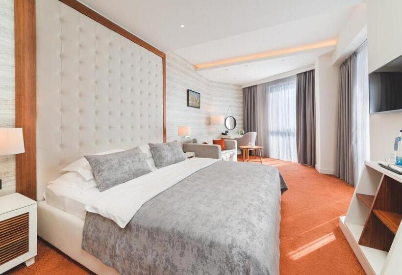 اتاق لوکس با بالکن و چشم‌انداز دریا, Kalamper Hotel & Spa