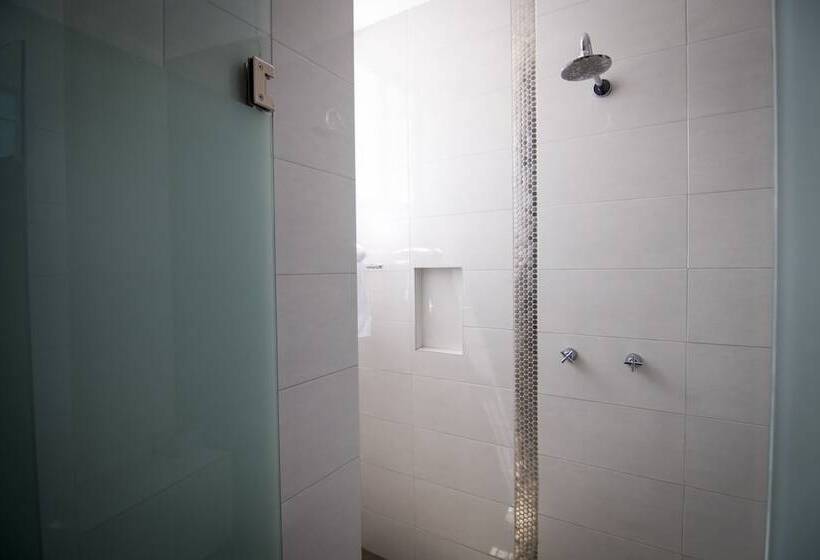 سوییت جونیور, Maria Ines Hotel Suite