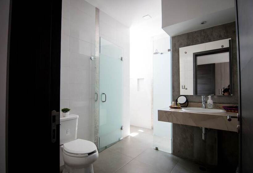 سوییت جونیور, Maria Ines Hotel Suite