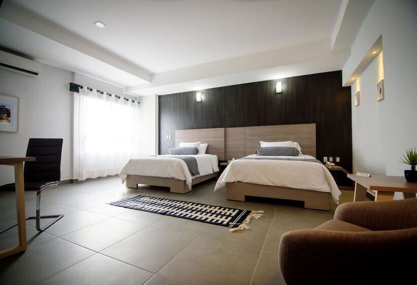 سوییت جونیور, Maria Ines Hotel Suite