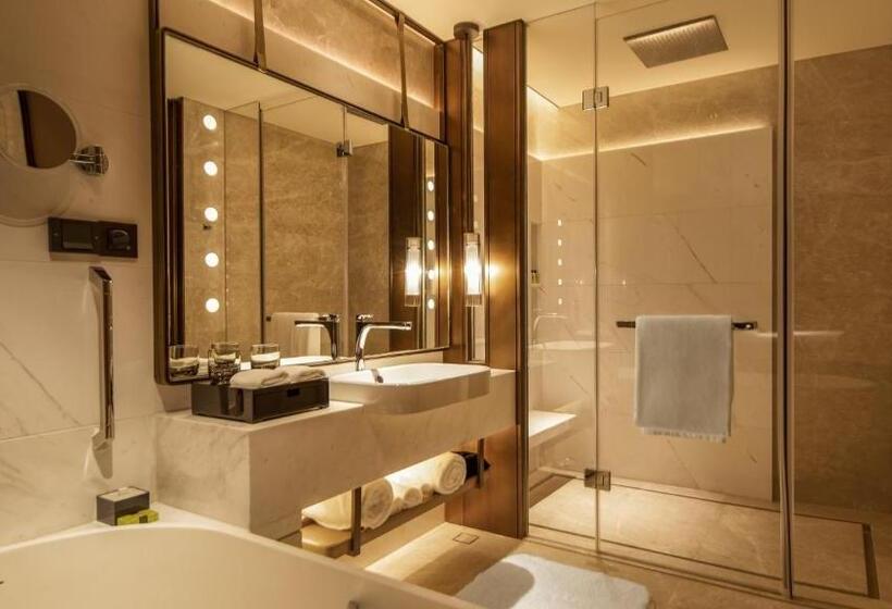 Premium room with river view, Intercontinental Tianjin Yujiapu Hotel & Residences, An Ihg