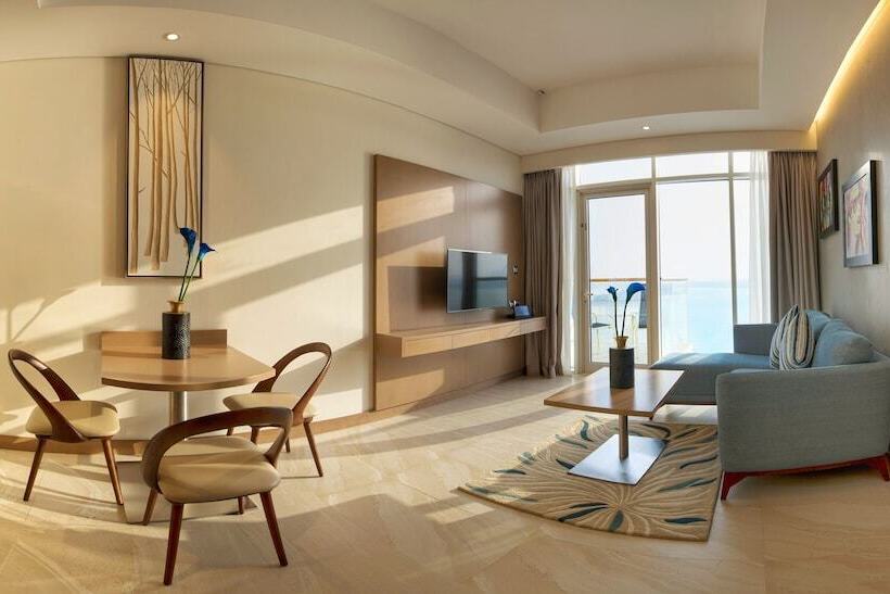 سوییت با چشم‌انداز دریا, Royal Central Hotel And Resort The Palm