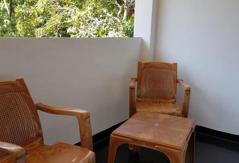 اتاق لوکس با بالکن, Swelanka Residence
