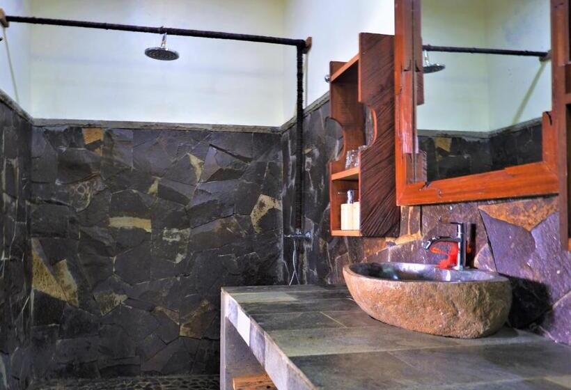 اتاق استاندارد با چشم‌انداز باغ, Swar Bali Lodge