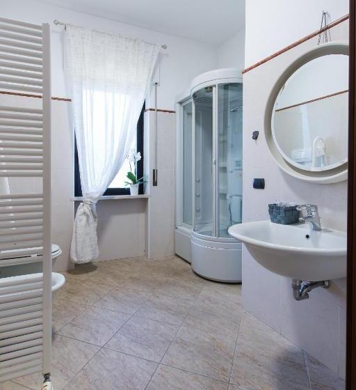 اتاق کلاسیک چهارنفره, Villa Boninsegna