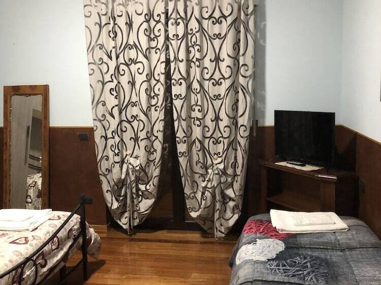 اتاق استاندارد سه تخته با سرویس بهداشتی مشترک, Villa Boninsegna