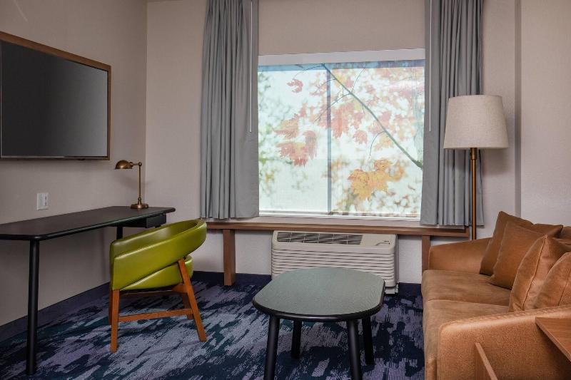 سوئیت با تخت بزرگ, Fairfield Inn & Suites By Marriott Mcpherson