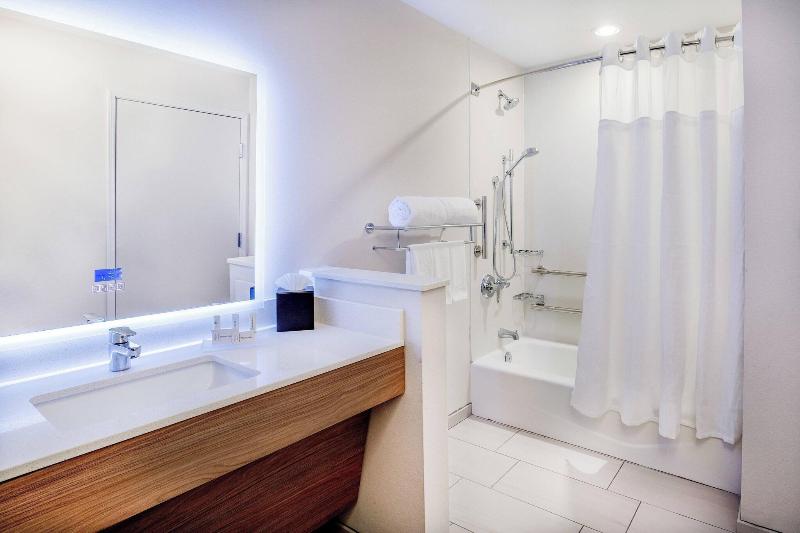 اتاق استاندارد با تخت بزرگ, Fairfield Inn & Suites By Marriott Mcpherson