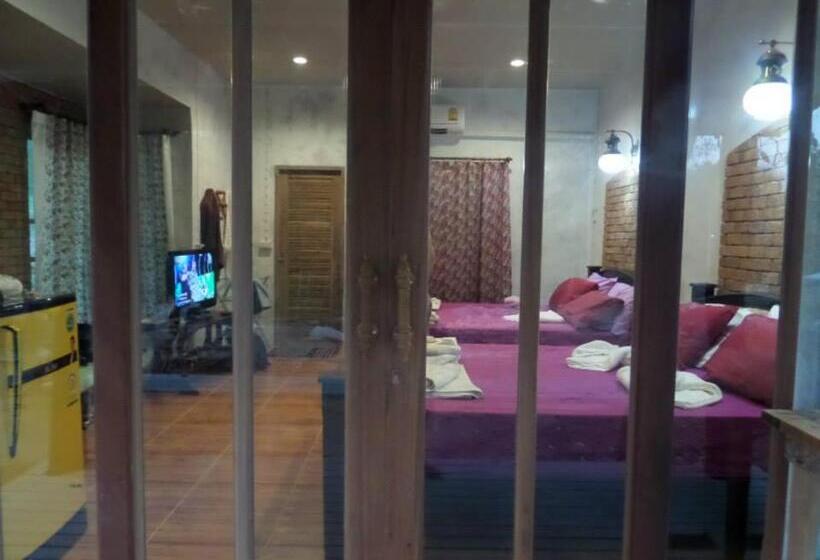 اتاق لوکس با بالکن, Lunda Orchid Resort