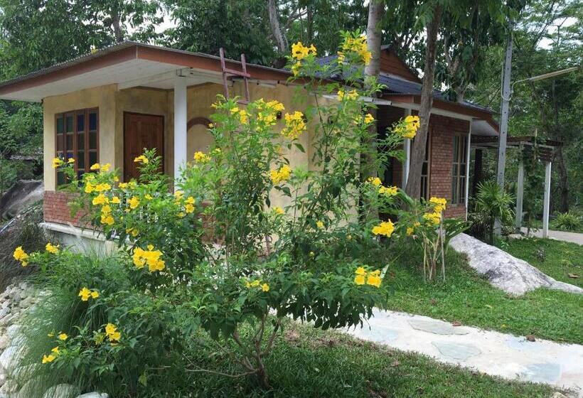 اتاق لوکس با بالکن, Lunda Orchid Resort
