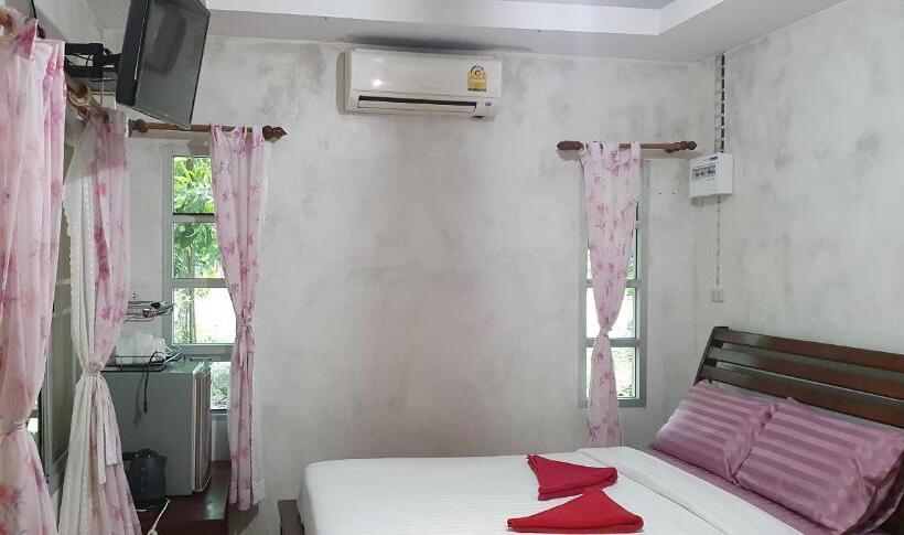 اتاق لوکس سه تخته, Lunda Orchid Resort