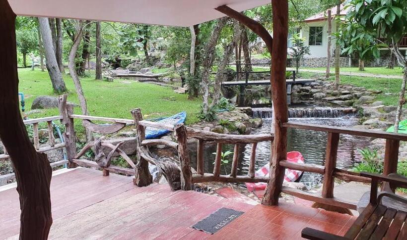 اتاق لوکس سه تخته, Lunda Orchid Resort