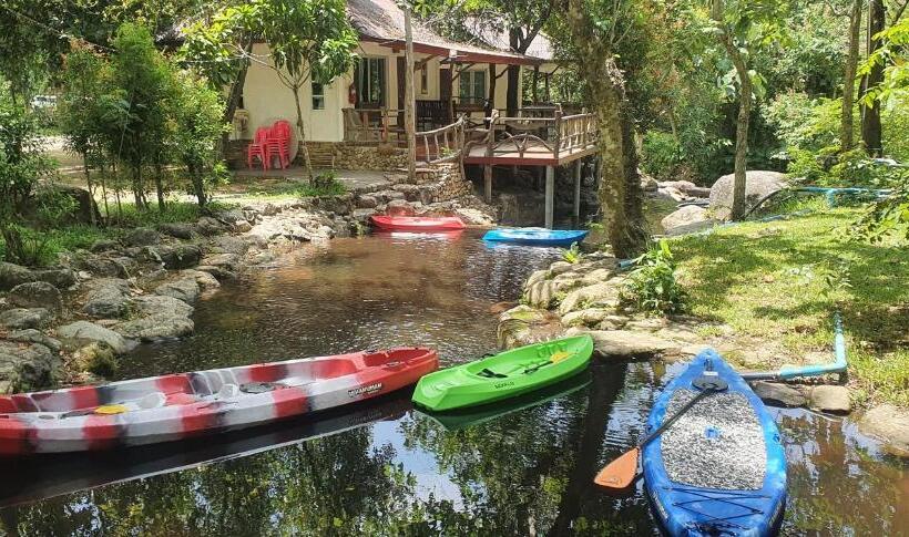 اتاق لوکس سه تخته, Lunda Orchid Resort