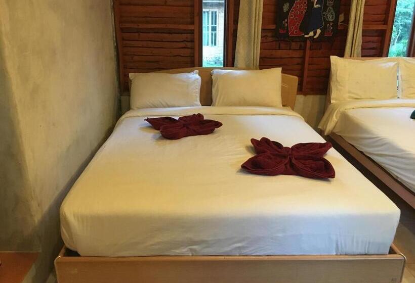 اتاق استاندارد سه تخته با چشم‌انداز, Lunda Orchid Resort