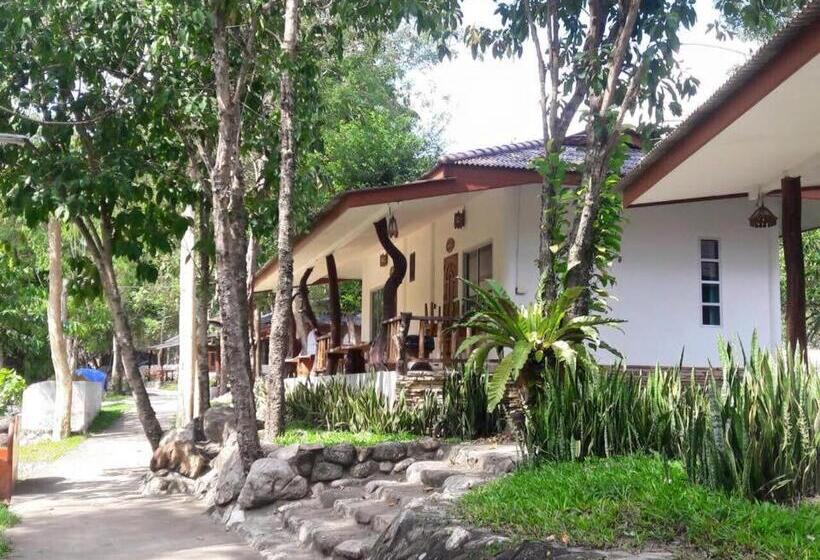 اتاق استاندارد سه نفره, Lunda Orchid Resort
