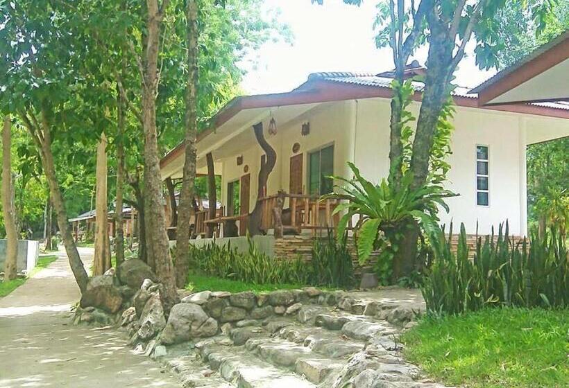 اتاق استاندارد سه نفره, Lunda Orchid Resort