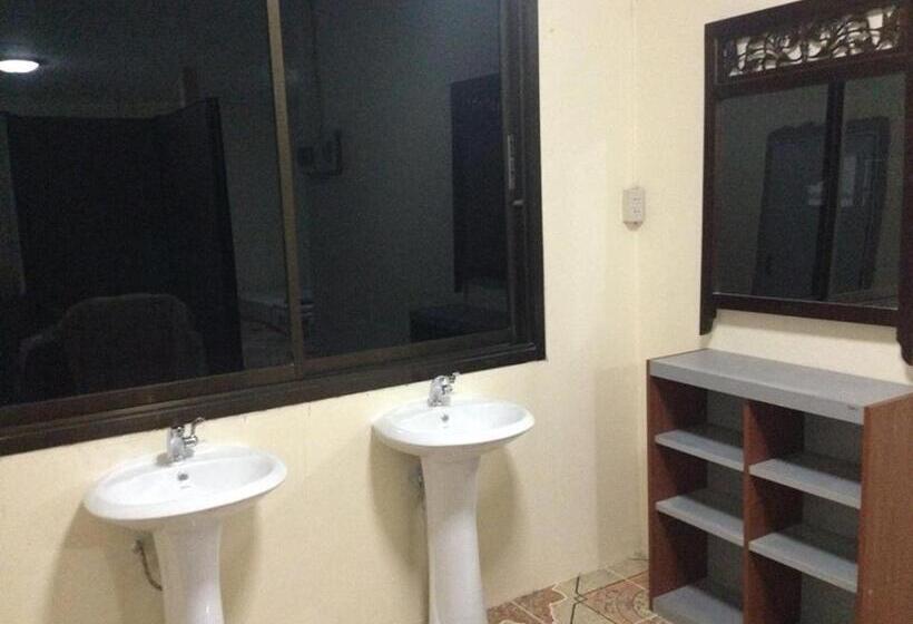 اتاق خانوادگی با چشم‌انداز باغ, Lunda Orchid Resort