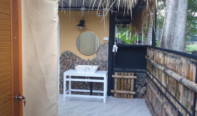 چادر با خدمات رفاهی استاندارد, Lunda Orchid Resort