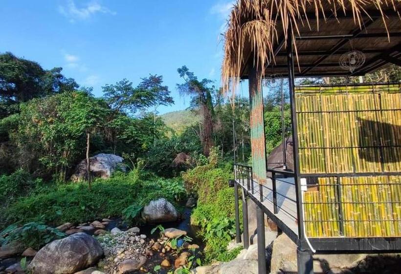 چادر با خدمات رفاهی استاندارد, Lunda Orchid Resort