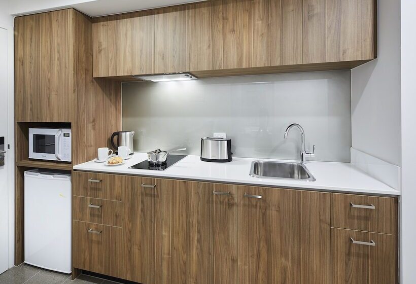 استودیوی استاندارد, The Sebel West Perth