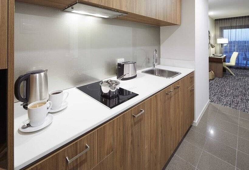 استودیوی استاندارد, The Sebel West Perth