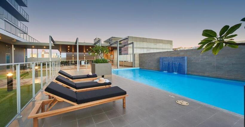 استودیوی استاندارد, The Sebel West Perth