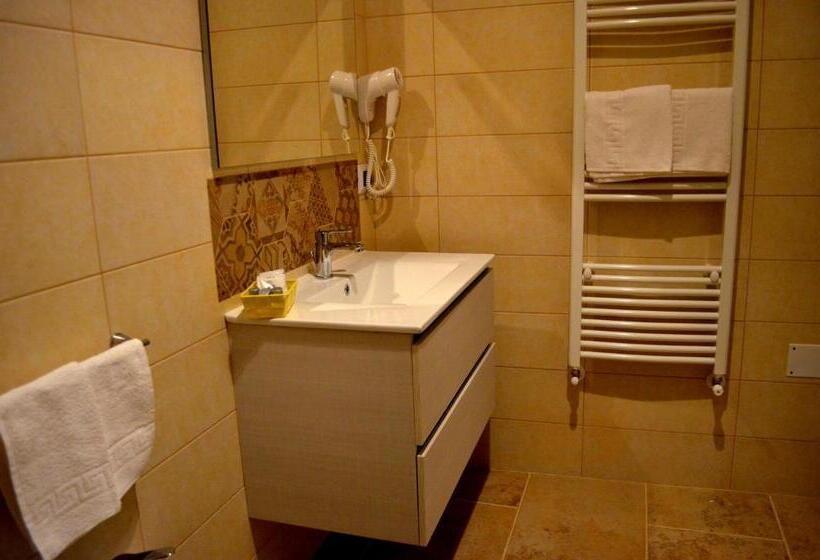 اتاق لوکس با بالکن, B&b Domus Palmi