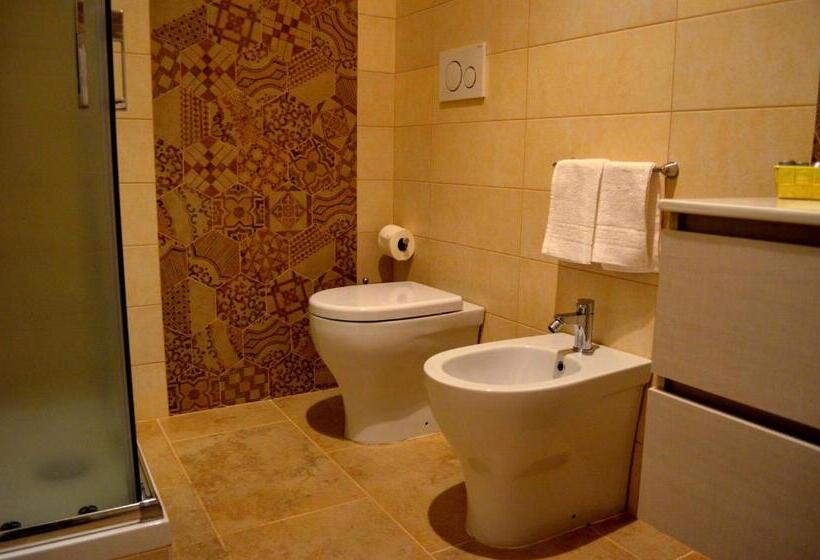 اتاق لوکس با بالکن, B&b Domus Palmi