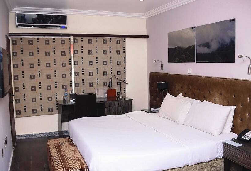 اتاق اجرایی, Capitalinn Plus