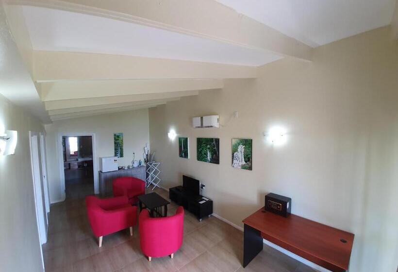 سوئیت 2 خوابه, Le Uaina Beach Resort