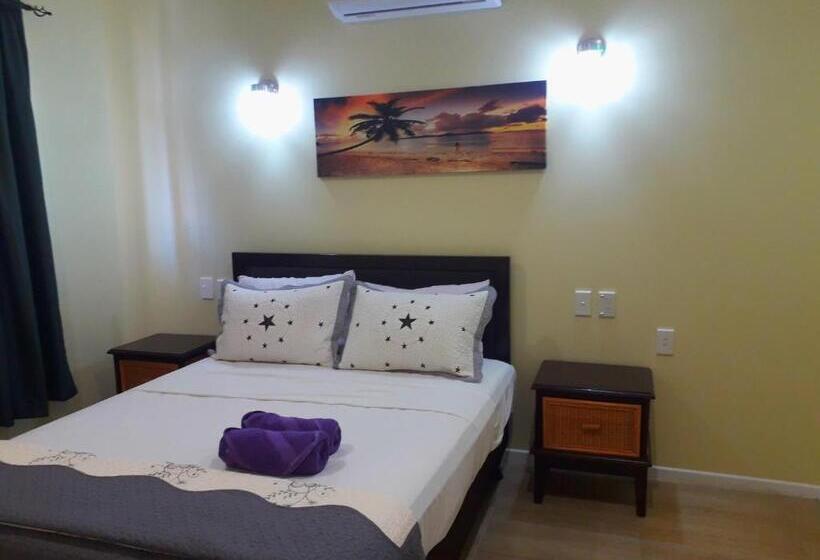 اتاق سه نفره سوپریور با چشم‌انداز دریا, Le Uaina Beach Resort