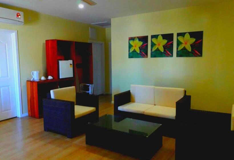 اتاق سه نفره سوپریور با چشم‌انداز دریا, Le Uaina Beach Resort