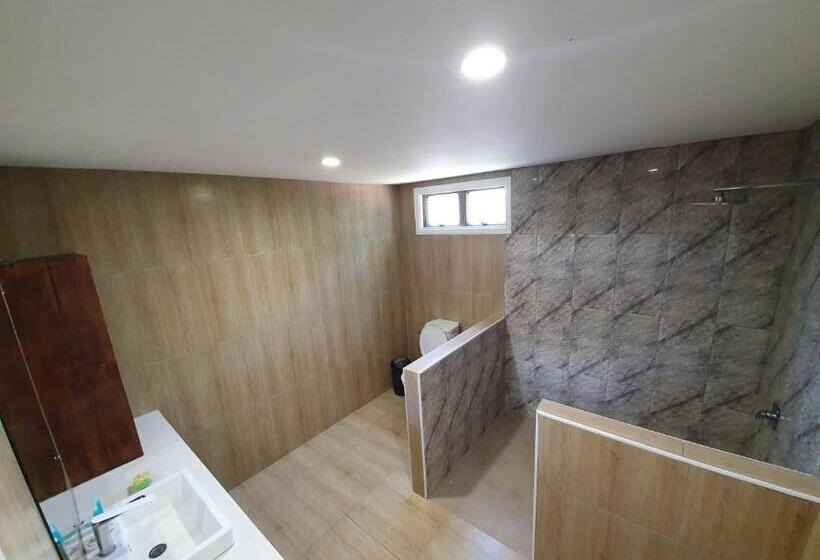 اتاق سه نفره سوپریور با چشم‌انداز دریا, Le Uaina Beach Resort