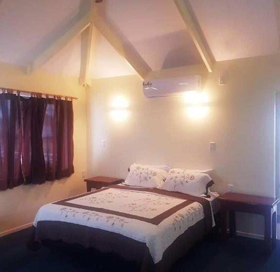 بانگلوی استاندارد, Le Uaina Beach Resort