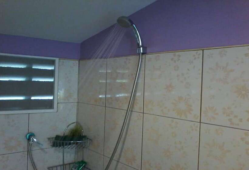 اتاق لوکس, Lucky Bungalow
