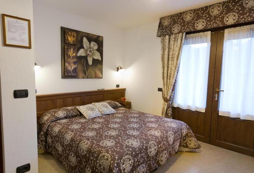 اتاق استاندارد با بالکن, Agriturismo Verger Plein Soleil