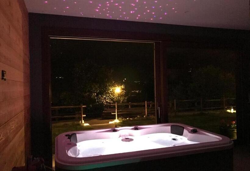 اتاق استاندارد با وان آب گرم, Agriturismo Verger Plein Soleil