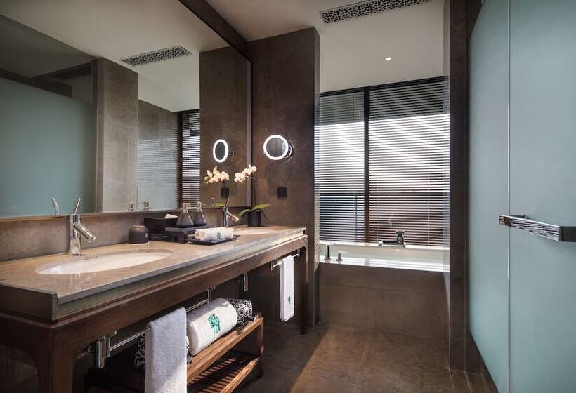 اتاق استاندارد با چشم‌انداز دریاچه, Banyan Tree Anji