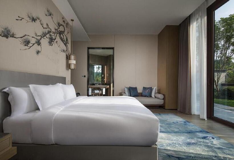 اتاق استاندارد با تخت بزرگ, Banyan Tree Anji