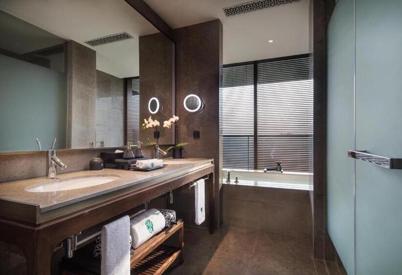 اتاق استاندارد با چشم‌انداز دریاچه, Banyan Tree Anji