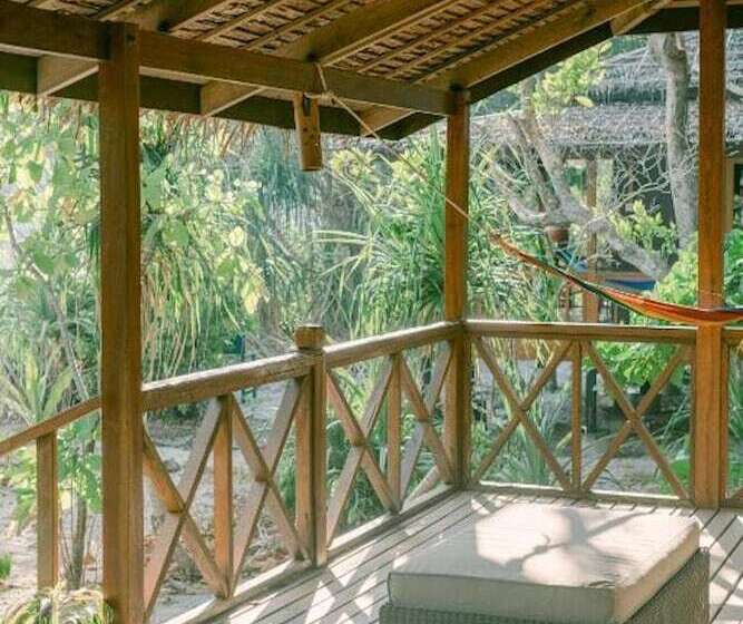 سوییت, Boulder Bay Eco Resort   Nga Khin Nyo Gyee Island